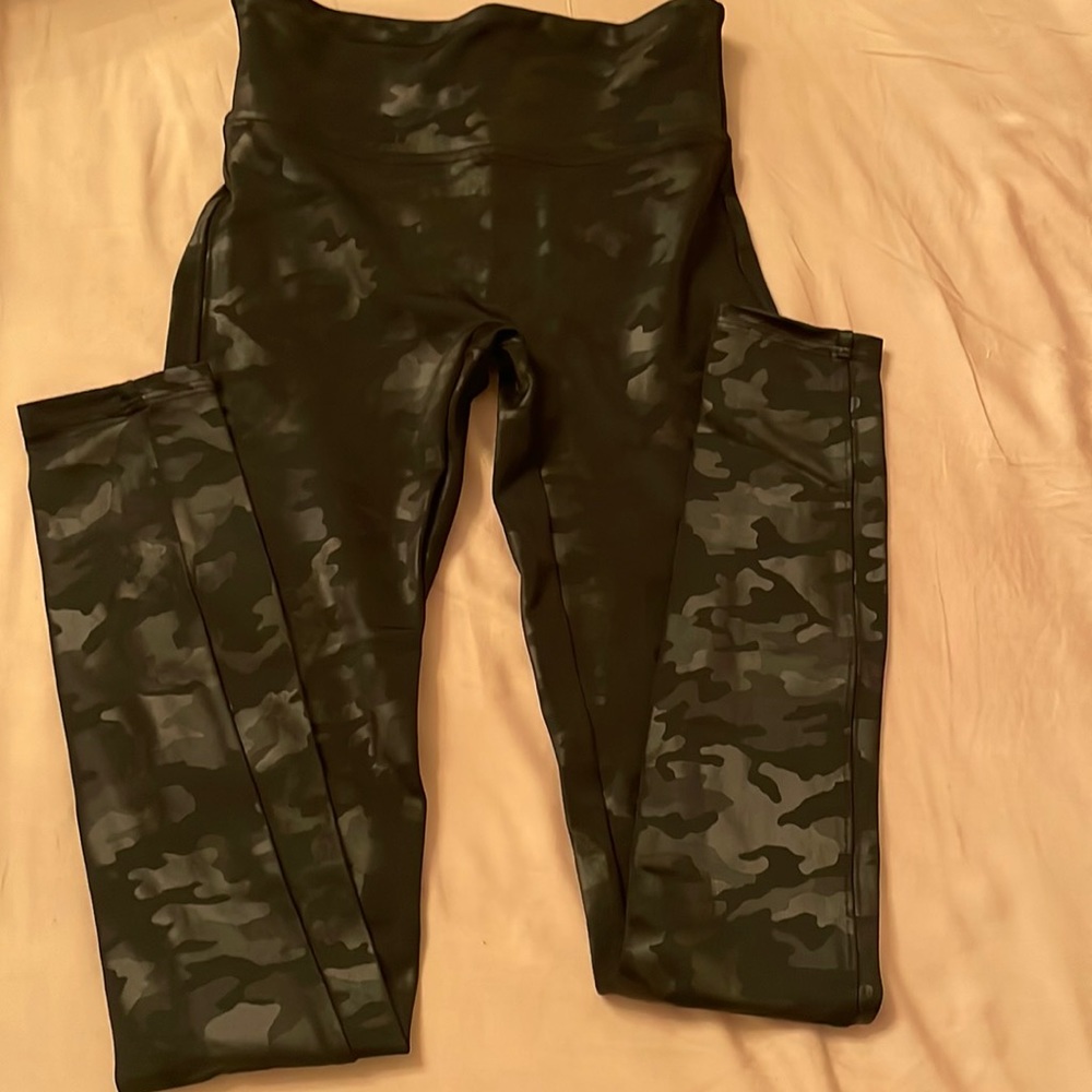 Spanx black camo leggings. Xs